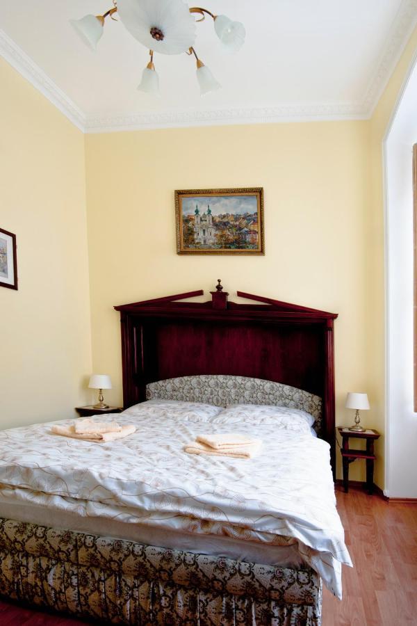 Pension Napoleon การ์โลวีวารี ภายนอก รูปภาพ